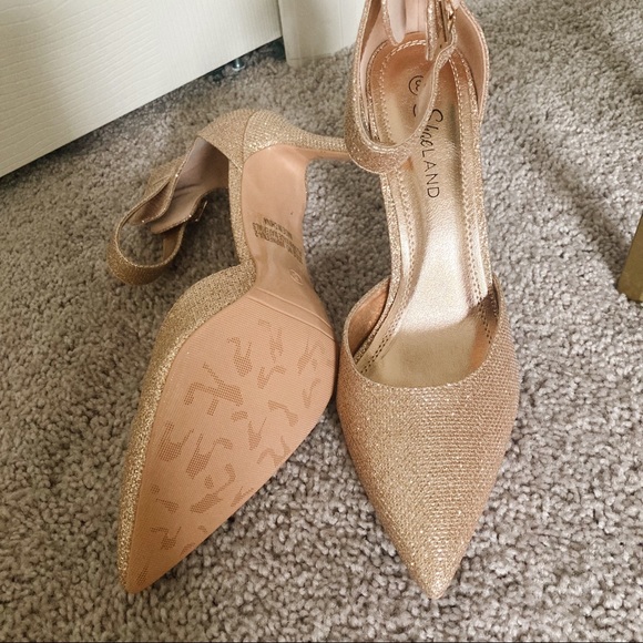 Shoeland Gold Heels - Picture 3 of 4